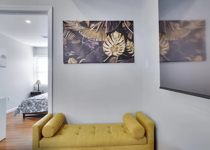 2Br Apt Near Ewr & Nyc • Workspace + Parking