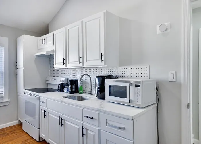2Br Apt Near Ewr & Nyc • Workspace + Parking