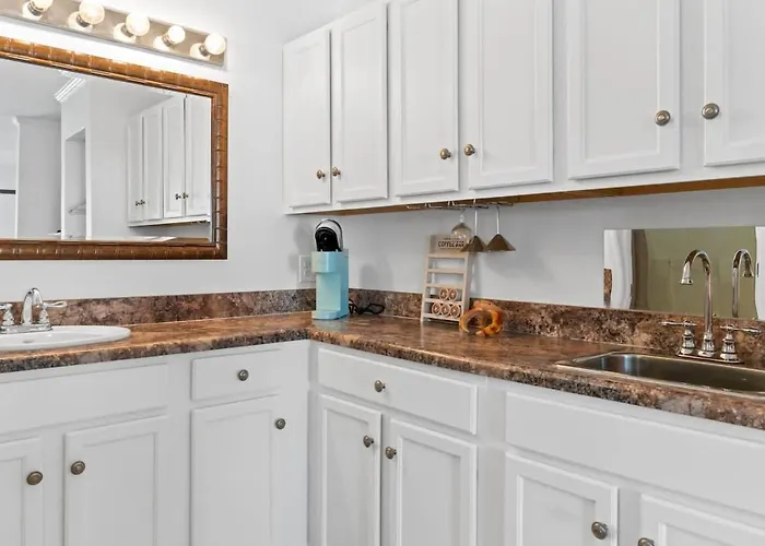 The Queen'S View By Brunswick Vacation Rentals- Renovated Condo At Causeway Inn