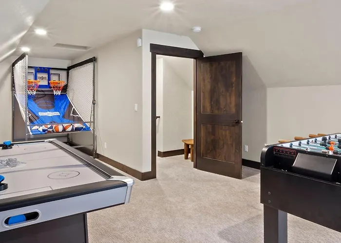 Overlooking Lake View 3 Brgame Room 12 Guests
