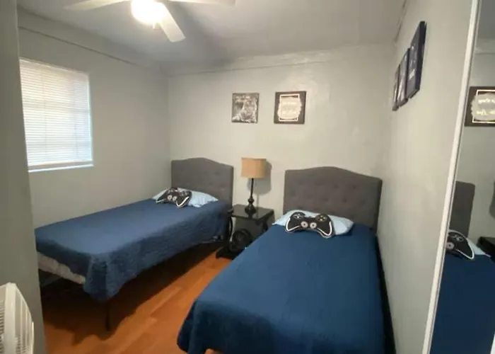 Entire Home Near Cordova Intl Bridge