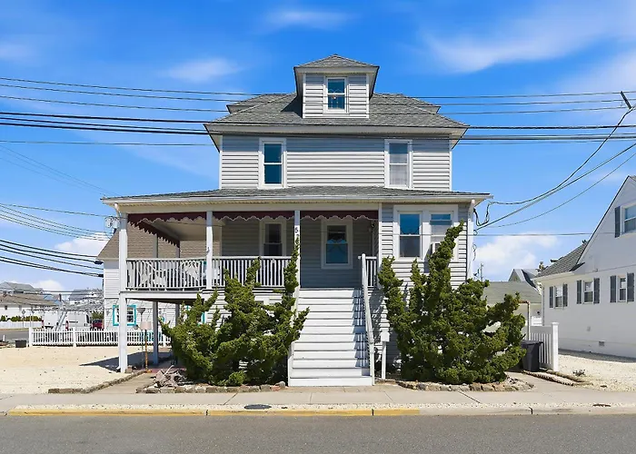 3 Bedroom 2 Bath Beach House Condo- 10 Houses From The Beach Walk To The Beach, Where Every Fisherman'S Paradise Begins