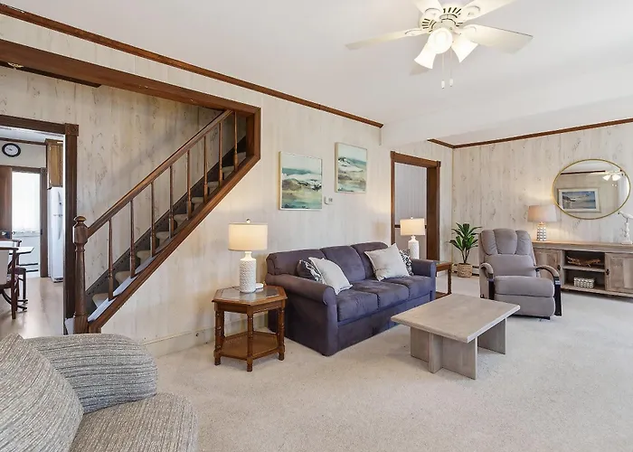 3 Bedroom 2 Bath Beach House Condo- 10 Houses From The Beach Walk To The Beach, Where Every Fisherman'S Paradise Begins