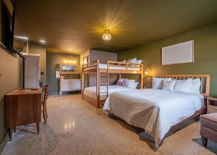 Woodland Parkview Motel
