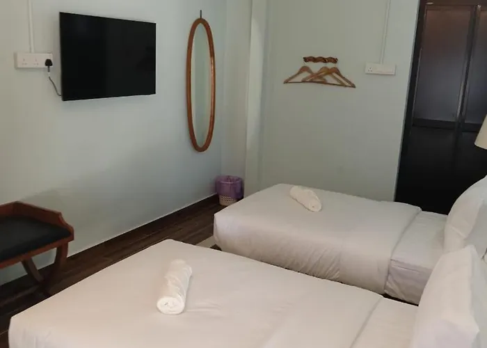 Sunset Beach Retreat & Beach Bistro
