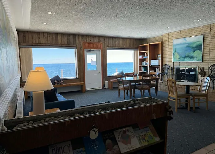 The Shoreline Inn