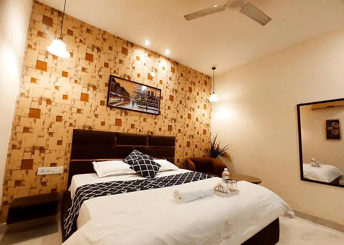 Hotel Silver A - Favorite Of Families, Corporates & Couple