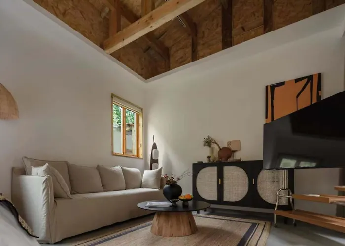 Hongdouzi Homestay
