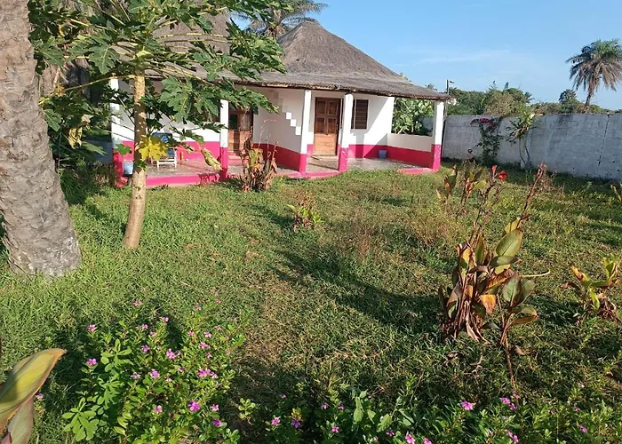 Demba Dou Suites Gardens