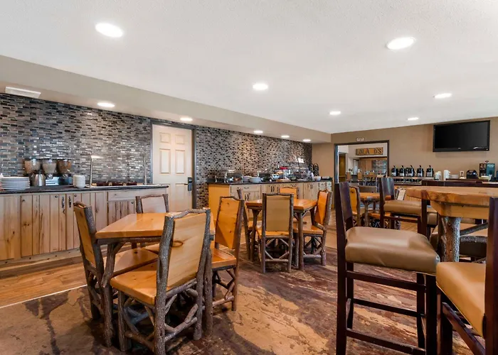 Best Western Premier The Lodge On Lake Detroit