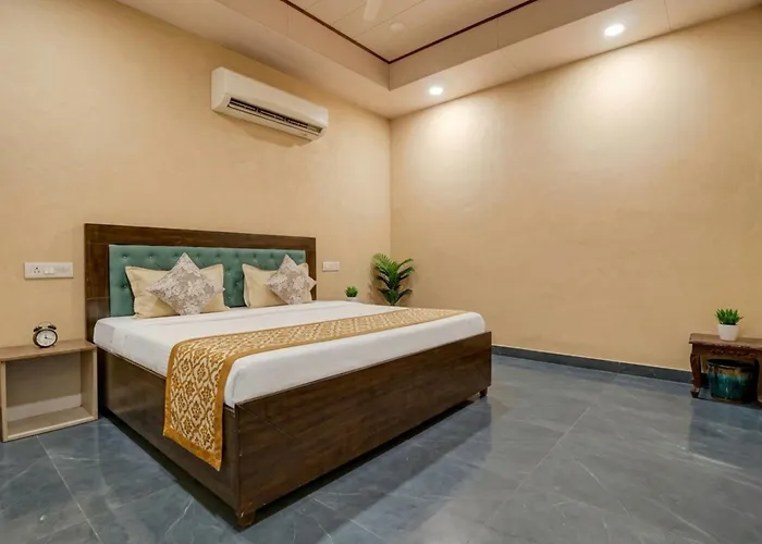 Hotel The Velvet Crest Zirakpur
