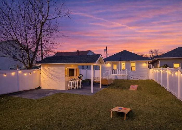 3Br Beach House | Fire Pit & Bar | Steps To Beach