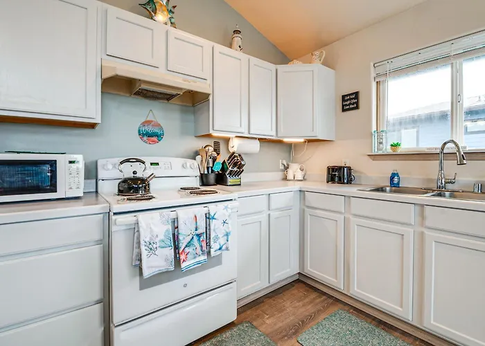 Walk To Beach! Pet-Friendly Westport Home W/ Views