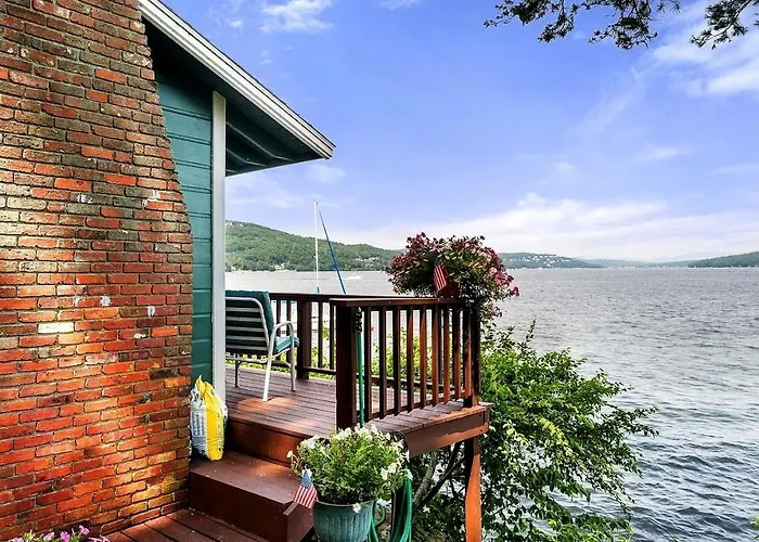 Scenic Lakeside Cabin With Exclusive Boat Dock Near Weirs Beach, Laconia, New Hampshire