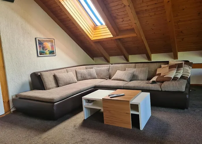 Dachgeschosswohnung mit wunderschönem Gartenblick
