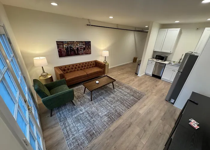 The Bourbon & Brass - Speakeasy-Inspired 2Bdr
