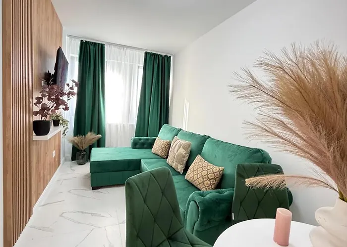 Green Story Aparthotel Near Palas Center And Old Town - Parking Option