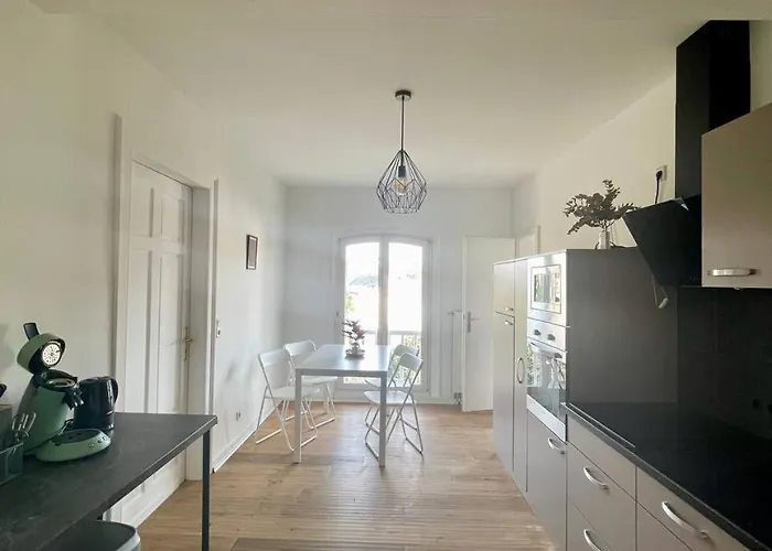 Geräumige Altbauwohnung mit 4 Schlafzimmern