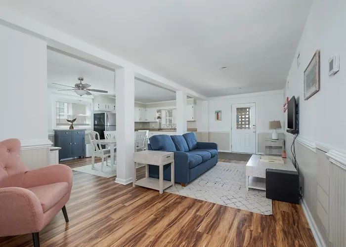 5212B - John And June'S Place