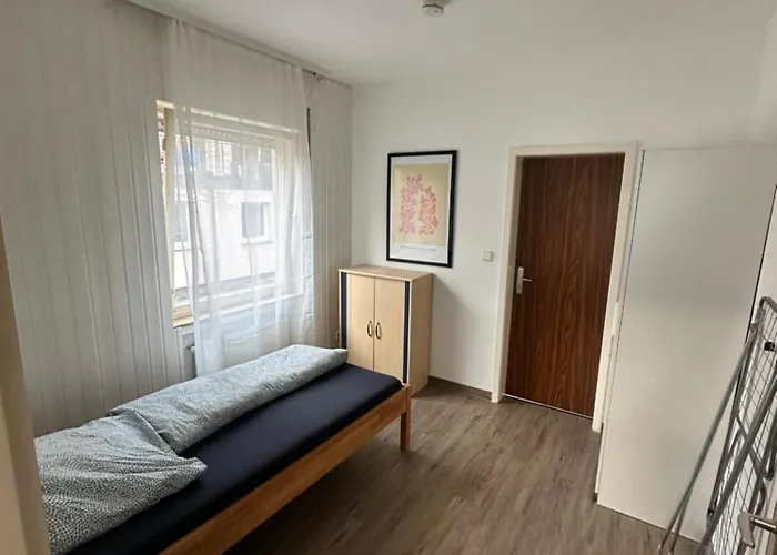 Zwei Zimmer Unterkunft - Apartments und Monteurzimmer BW - Küche, Bad und Garten