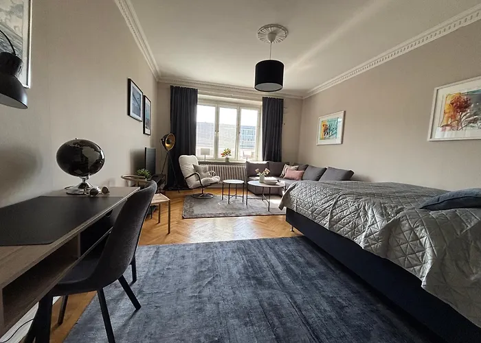 Cozy 1-Bedroom Apartment That Sleeps 4 People