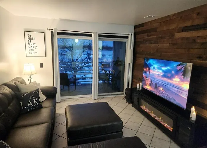 Port Clinton Paradise- Waterfront 2 Bedroom, Pool, Hot Tub, Sauna, Fire Pit