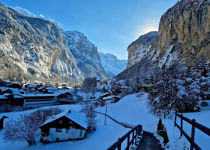 Chalet Bellevue Beautiful Waterfall View Private Garden & Free Parking