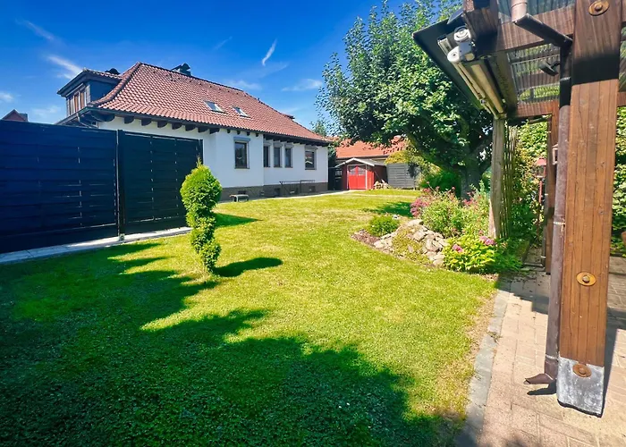 Fewo Glückliche Zeit 100qm im Souterrain für bis zu fünf Personen mit Parkplatz und Billardzimmer und einem großem Garten mit überdachter Terrasse in ruhiger Lage im grünen Vorharz