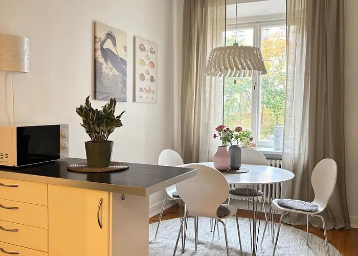 Cozy 1-Bedroom Apartment That Sleeps 4 People #1201
