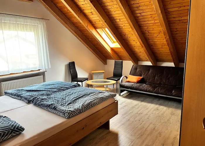 Dachgeschosswohnung mit wunderschönem Gartenblick