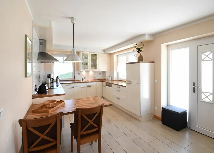 Ferienhaus in Strandnähe mit Kamin und W-Lan