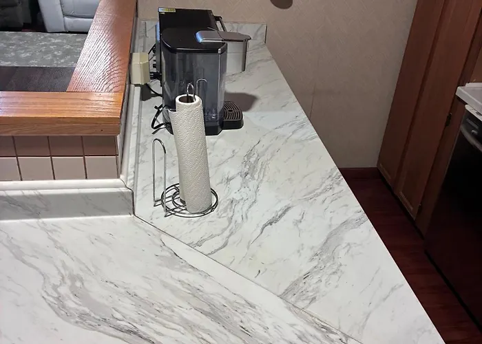 Spacious 2-Bedroom Apt In The Crest