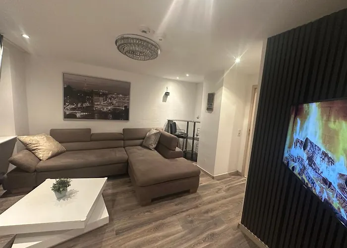 Kurvilla Apartments