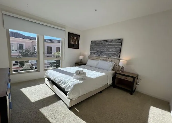 Bright 2Br Retreat - Pool, Spa & Garage Parking