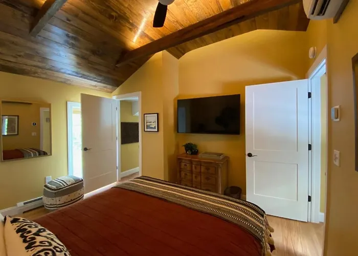Luxury Stay Steps From Downtown Saratoga Springs - Fire