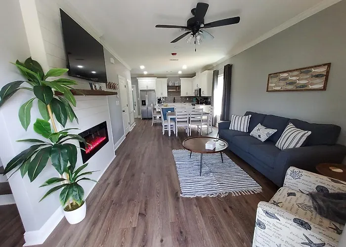 Four Palms Unit C, 500Ft To Beach, Walk 2 Casinos!