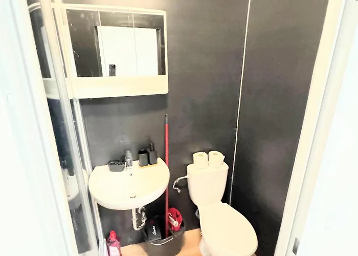 Studio Apartment Next To Airport