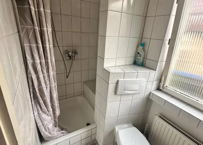 Zwei Zimmer Unterkunft - Apartments und Monteurzimmer BW - Küche, Bad und Garten