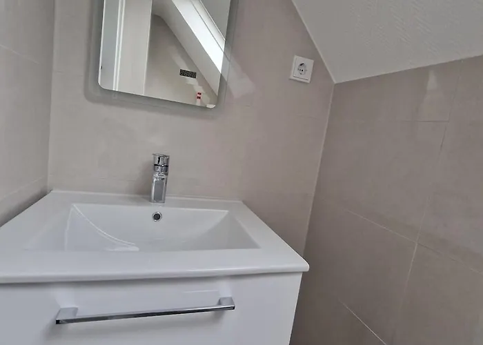 Top-Floor Apartment For Up To 3 Guests