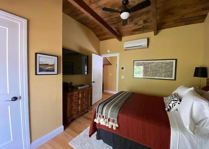 Luxury Stay Steps From Downtown Saratoga Springs - Fire