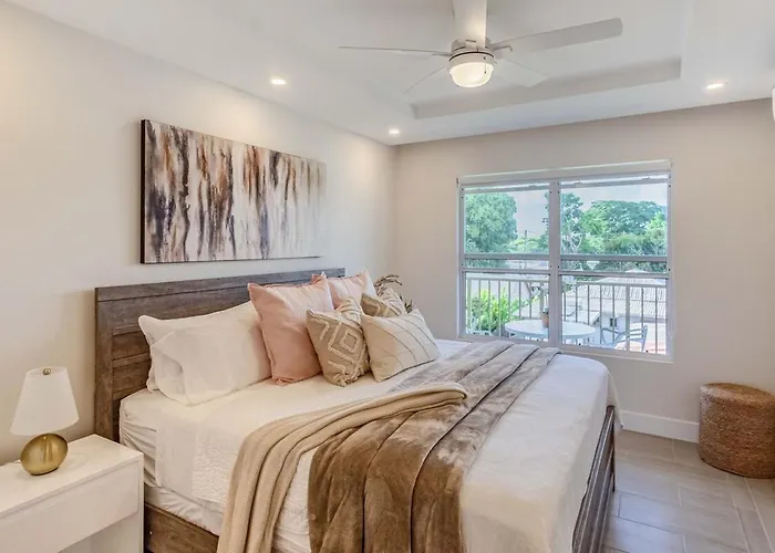 305 Coral Beach Condo, Gated Community, West Coast Beach