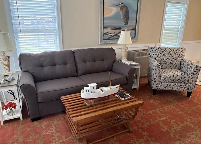 Sandpiper Retreat Chincoteague Island Apt-B