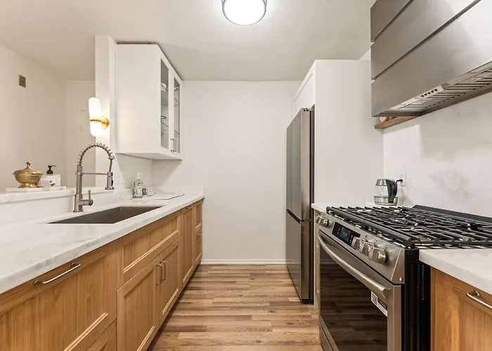 Elegant Hampton Flat In Glendale, Ca