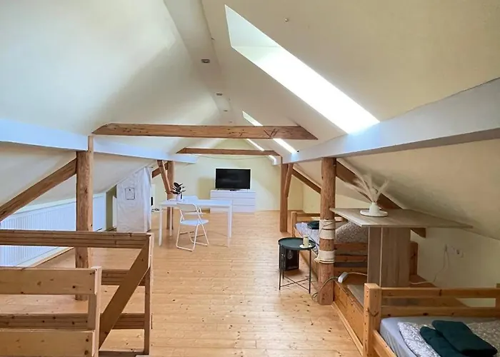 Geräumige Altbauwohnung mit 4 Schlafzimmern