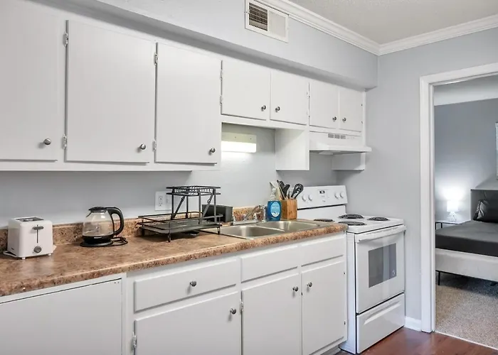 Chic Minimal Farmhouse 1 Bedroom Near Duke Hospital