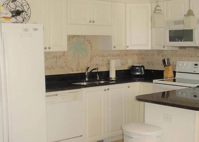 Emerald Isle - Ocean Club, Beach Front Condo