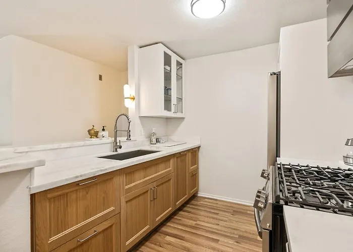 Elegant Hampton Flat In Glendale, Ca
