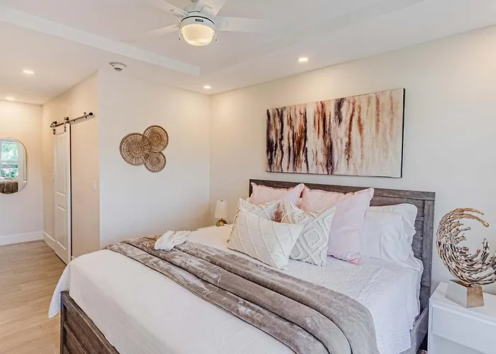 305 Coral Beach Condo, Gated Community, West Coast Beach