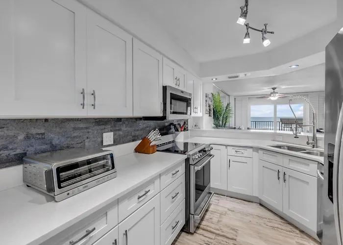 New Listing! Direct Oceanfront 2-2 - Fully Updated - Heated Pool & Garage Parking
