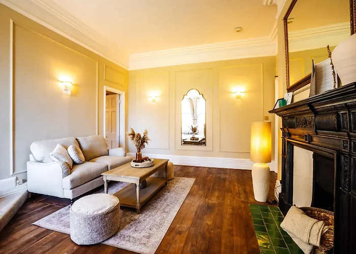 Woodland Manor Hotel